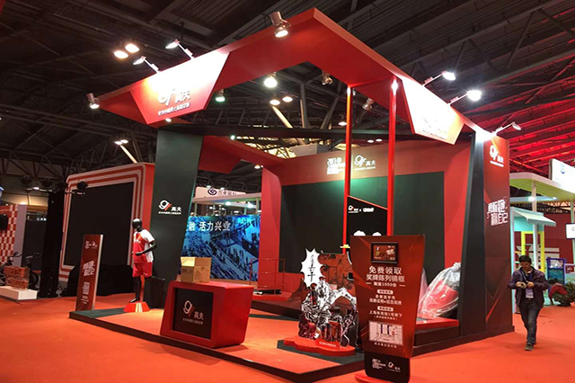 体博会高夫跑步机大屏互动游戏