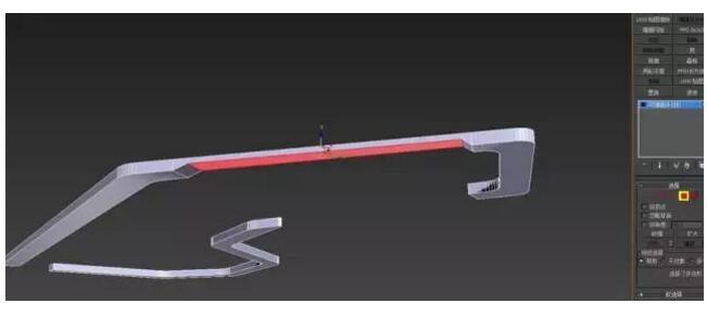 进入面层级选中，直接手动往上拖到合适位置