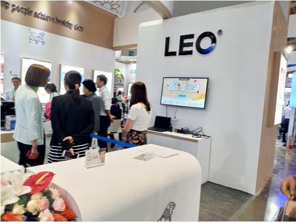 LEO 选择题Kinect体感大屏互动游戏